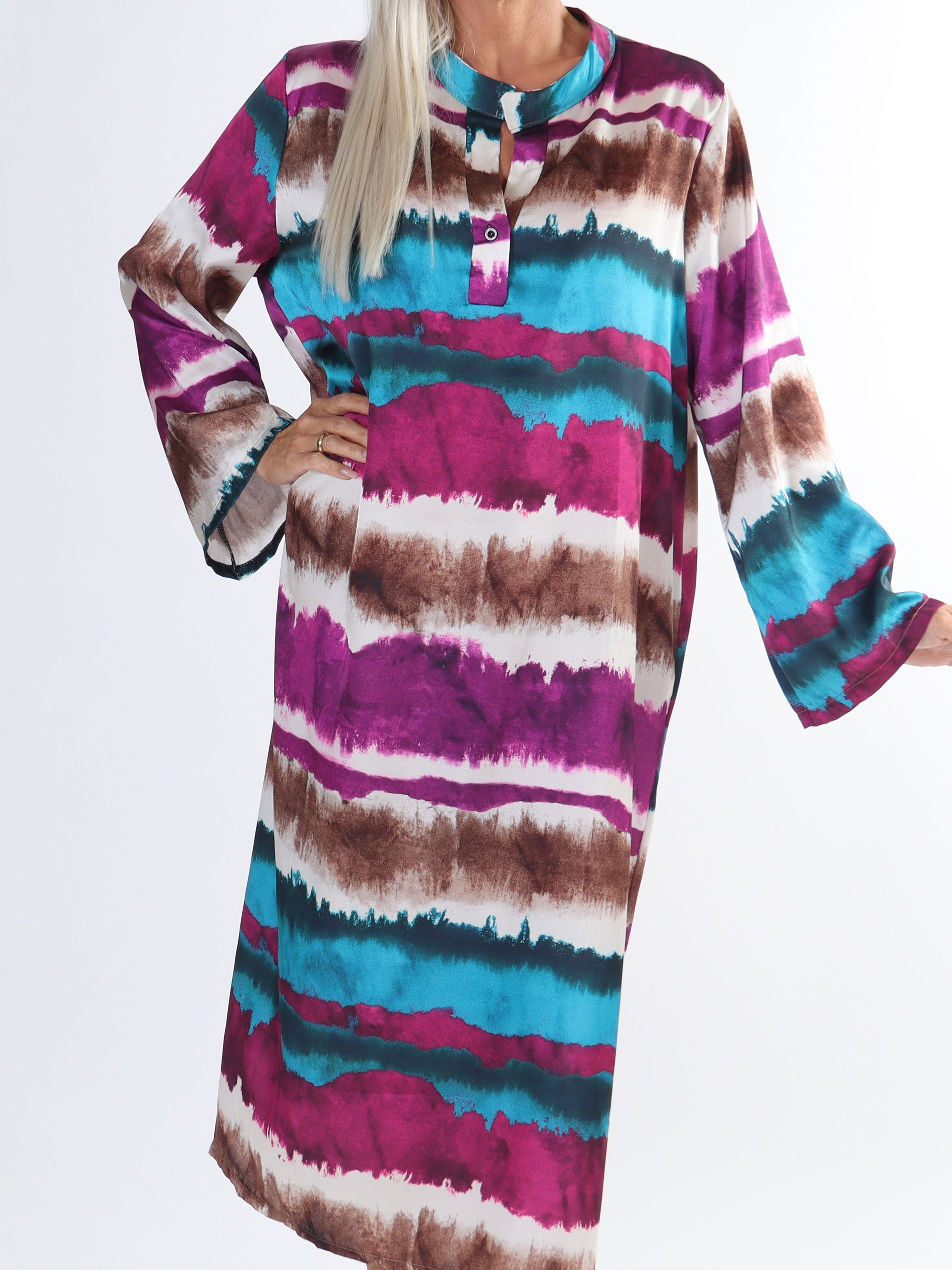 Merina - Lång plus size klänning i batikmönster